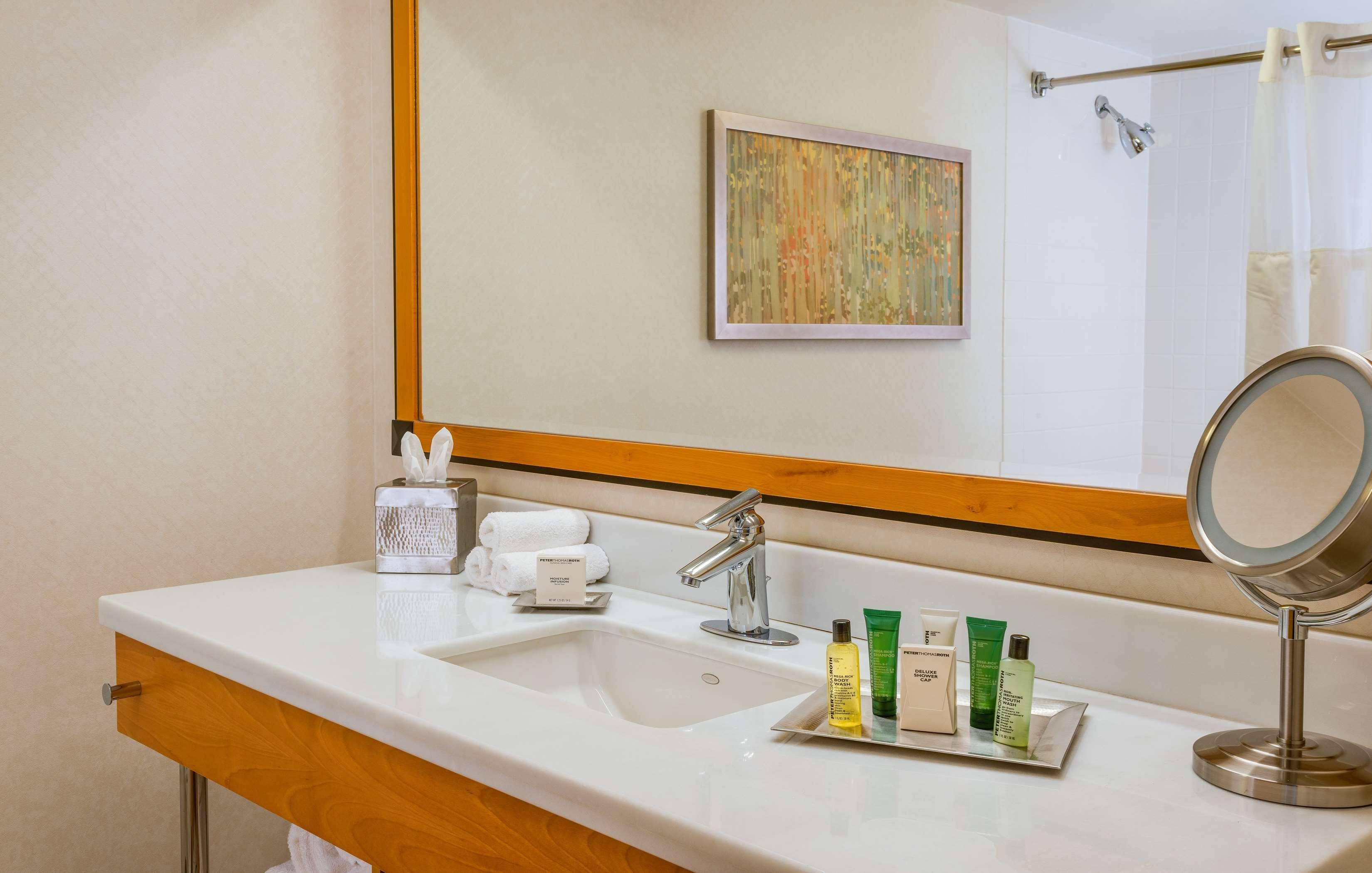 Hilton San Francisco Airport Bayfront - No Fee 4* Burlingame