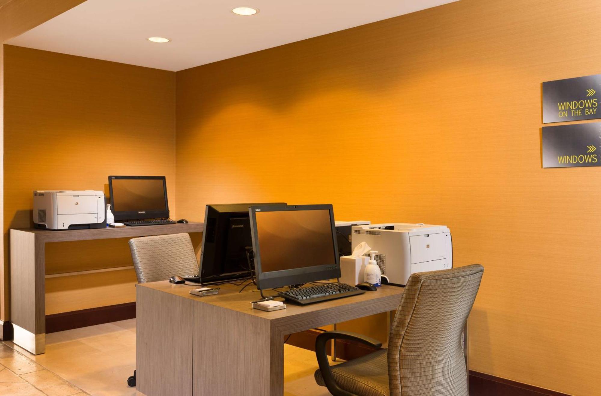 Hilton San Francisco Airport Bayfront - No Fee
