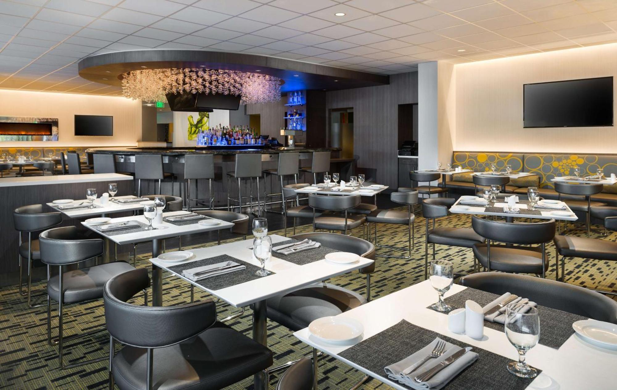 Hotel Hilton San Francisco Airport Bayfront - No Fee 4*