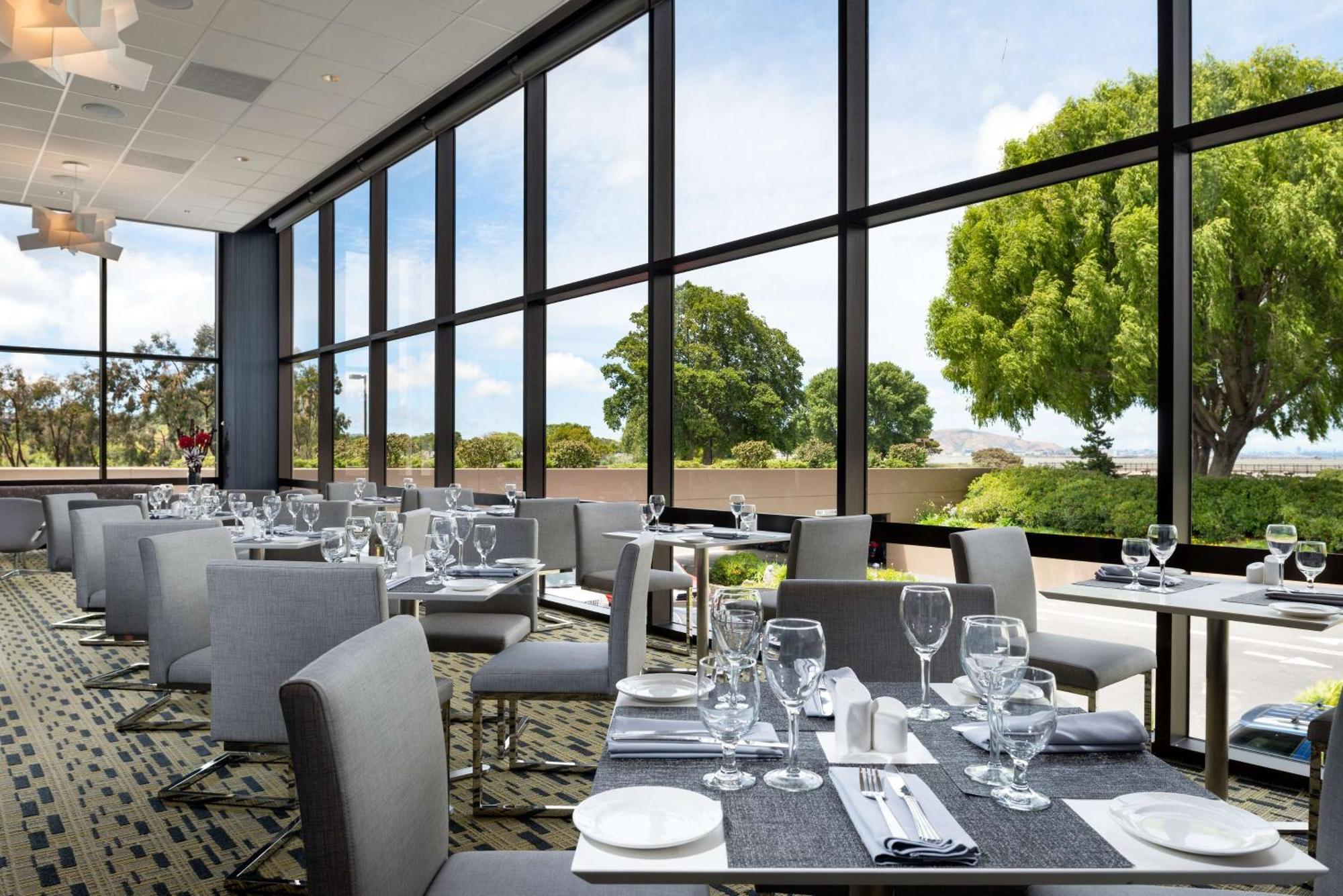 Hilton San Francisco Airport Bayfront - No Fee 4* Burlingame