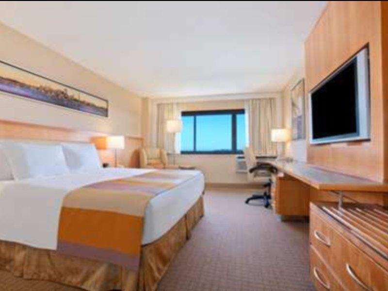 Hilton San Francisco Airport Bayfront - No Fee